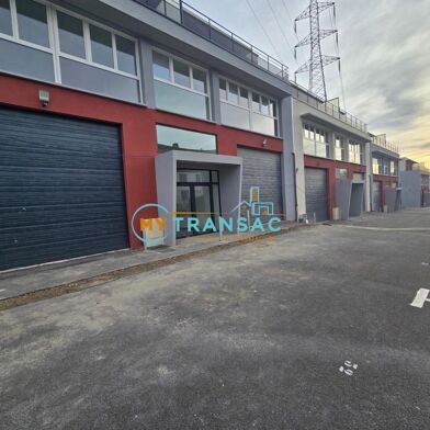 Local industriel  3700 €