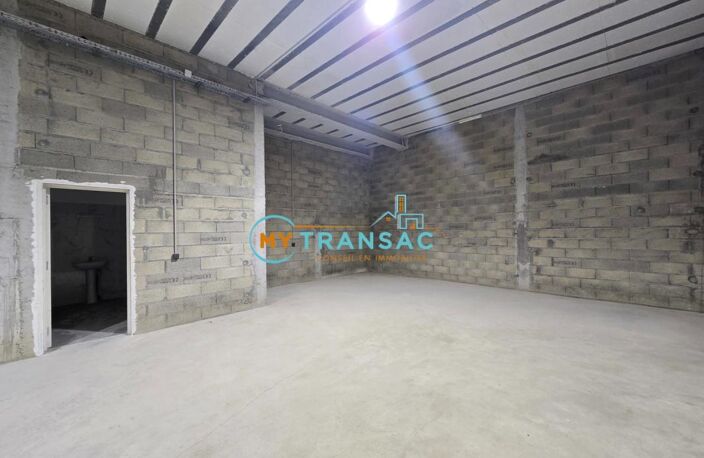 My Transac vous propose à la location des Locaux d'activité à partir de 296m² situé à GAGNY 93. Accès par porte sectionnelle de plain pied — photo 4