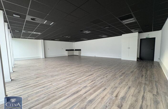 Location bureau 1 pièce 106 m² à Challes-les-Eaux (73190) — photo 2