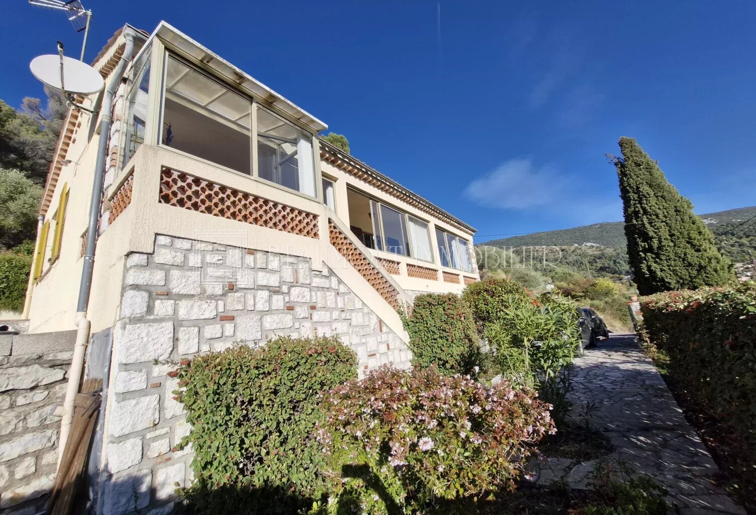 Maison dominante vue Panoramique Levens — photo 1