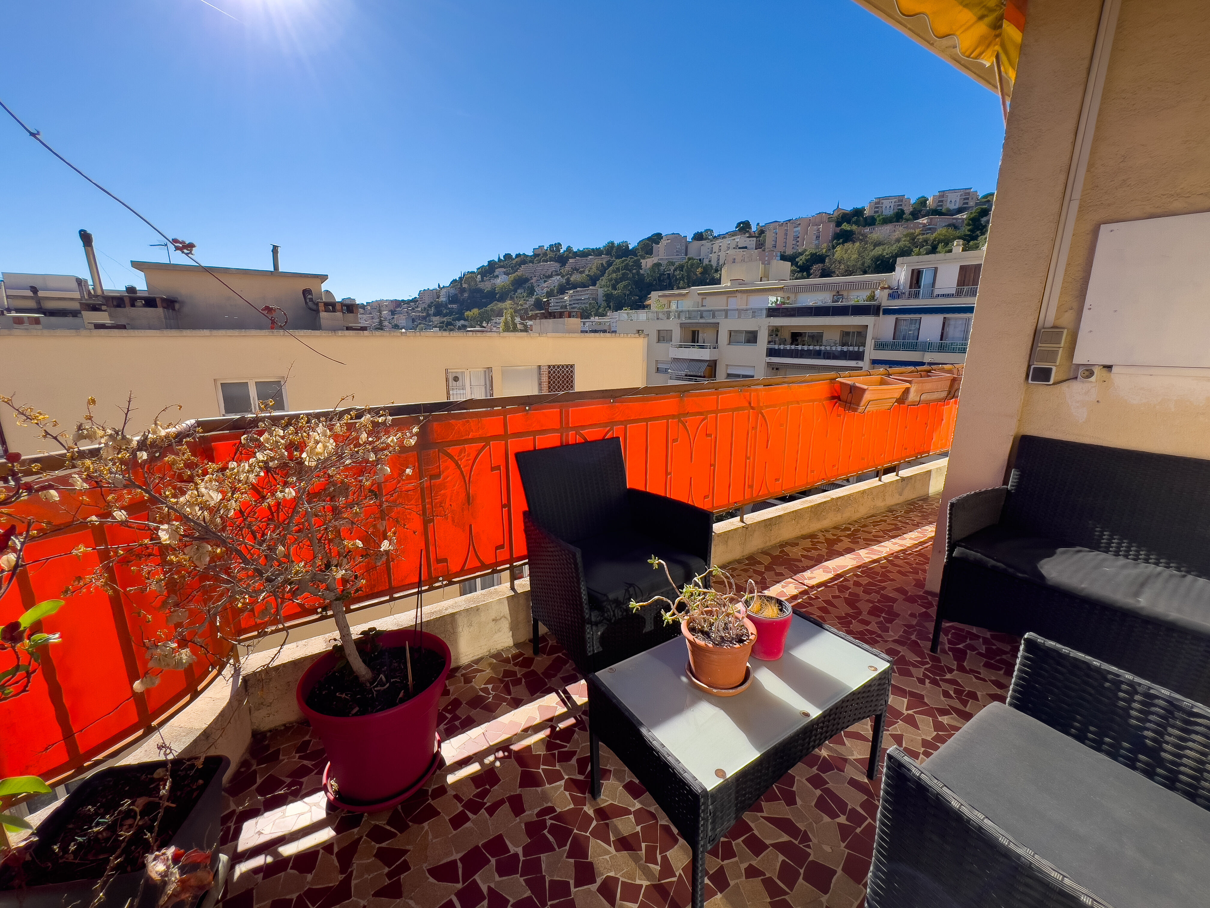 Grand 2 pièces lumineux avec terrasse et cave