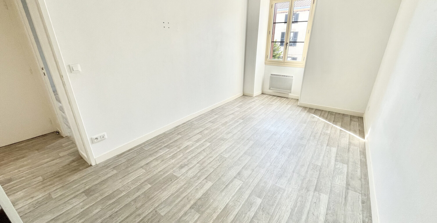 Type 2 - Très bon état - 49 M2 - Cuisine équipée - Centre-vi — photo 1