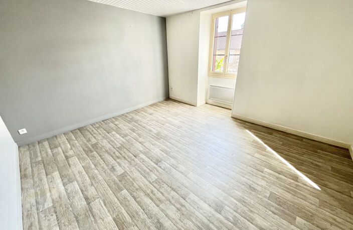 Type 2 - Très bon état - 49 M2 - Cuisine équipée - Centre-vi — photo 2