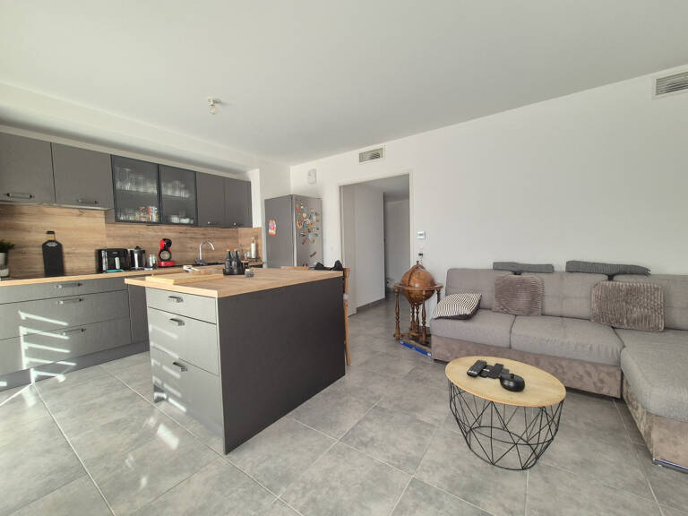 Appartement 3 pièces avec double garage et grande terrasse — photo 1