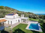 EN VENTE VILLEFRANCHE -SUR-MER  Villa 4 pièces rénovée – 170 m² — photo 2