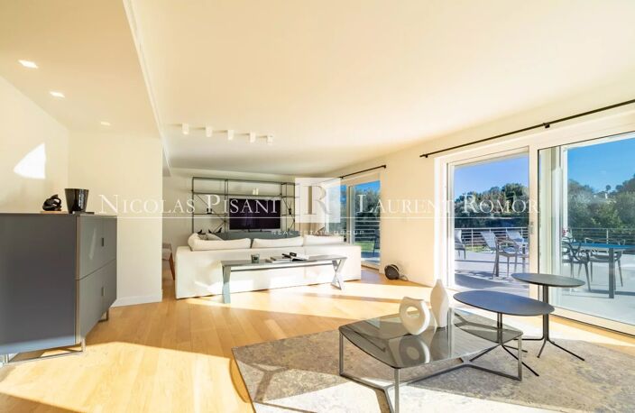 EN VENTE VILLEFRANCHE -SUR-MER  Villa 4 pièces rénovée – 170 m² — photo 5