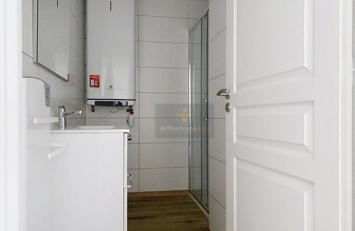 APPARTEMENT REFAIT A NEUF 1 ER ETAGE CENTRE BUGUE — photo 5