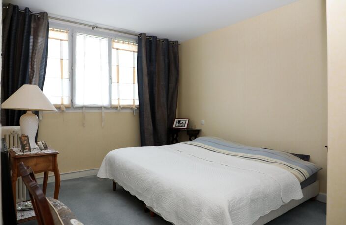 Exceptionnel F4  90 m2  parking et caves - DPE "D" - charges faibles — photo 4