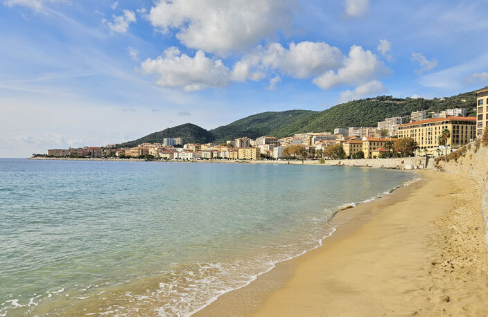 AJACCIO Vieille ville - Charmant T2/3 rénové — photo 2