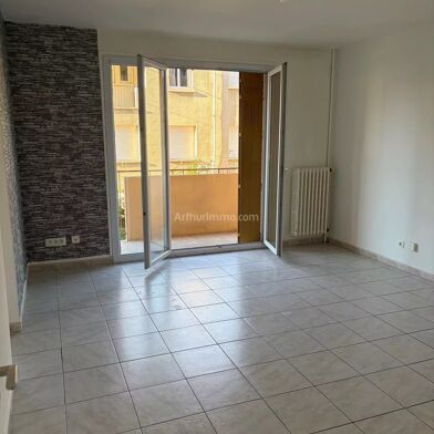 Appartement 3 pièces 700 €