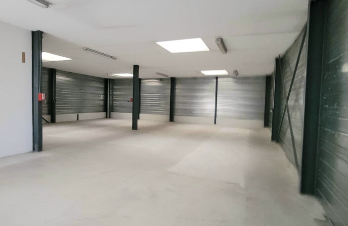 local commercial et stockage — photo 3