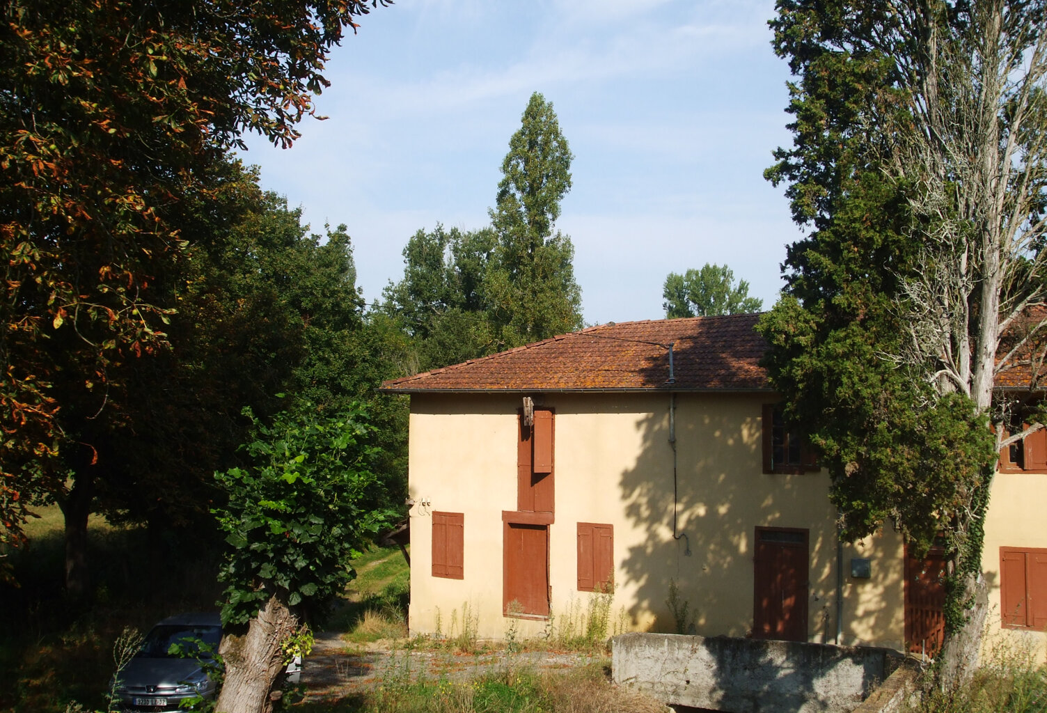 ancien moulin d'eau au calme avec 3ha un bien très rare — photo 1