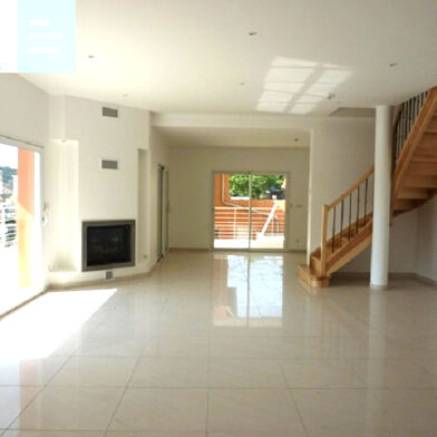 Maison 5 pièces 1015 €