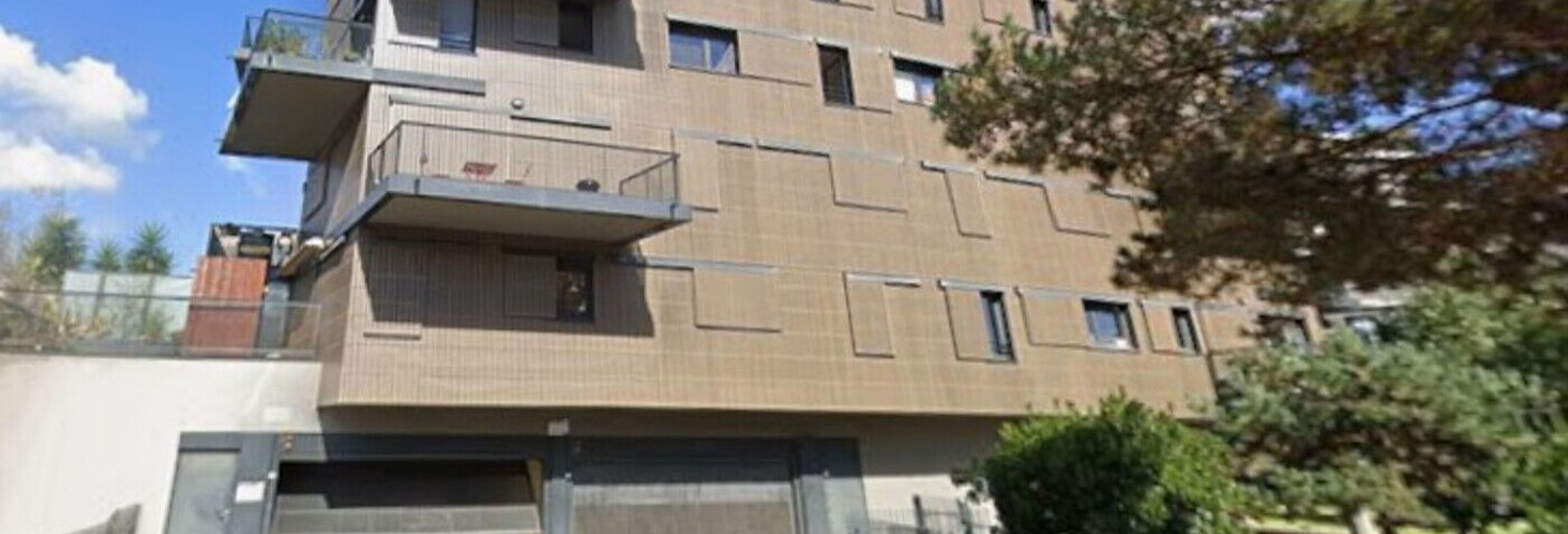 Garage   m² à louer à Bordeaux (33300)