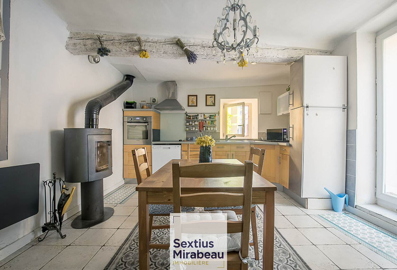 Jolie maison de village à Meyrargues, au coeur du centre ancien — photo 1