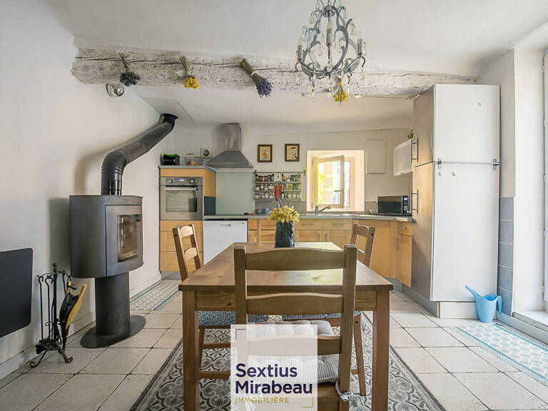 Jolie maison de village à Meyrargues, au coeur du centre ancien — photo 1