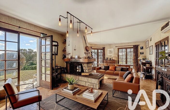 Vente Maison/villa 8 pièces — photo 2