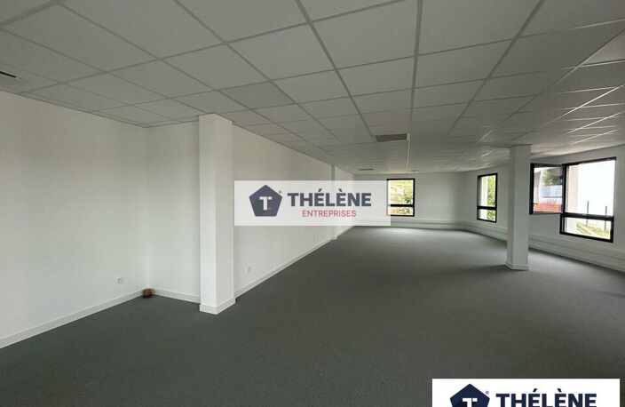MIXTE ACTIVITES-BUREAUX à LOUER — photo 2