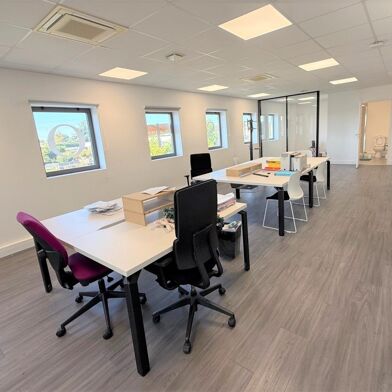 Bureau 7 pièces 545800 €