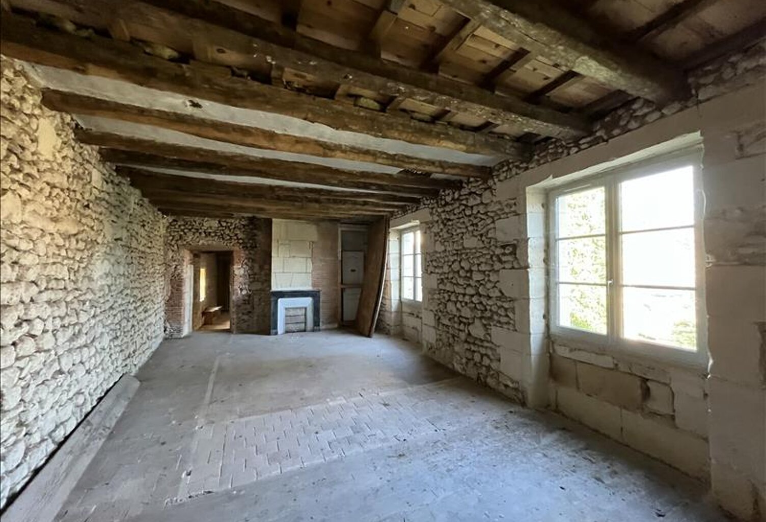 Maison en pierre de 4 pièces principales — photo 1