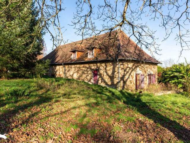 Maison en pierre de 5 pièces principales — photo du bien