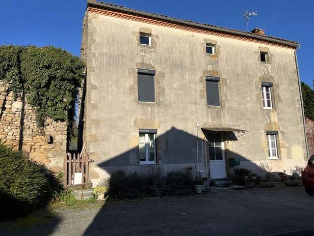 Maison de bourg de 7 pièces principales — photo du bien