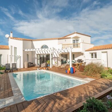 Maison 8 pièces 861300 €