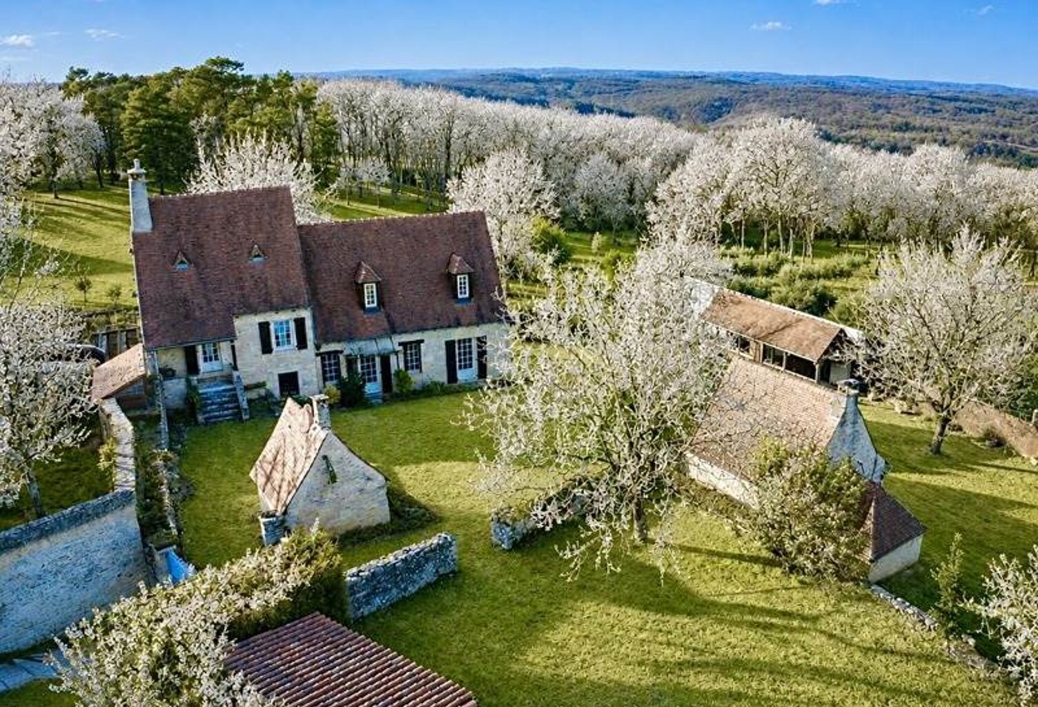 Maison en pierre de 4 pièces principales — photo 1