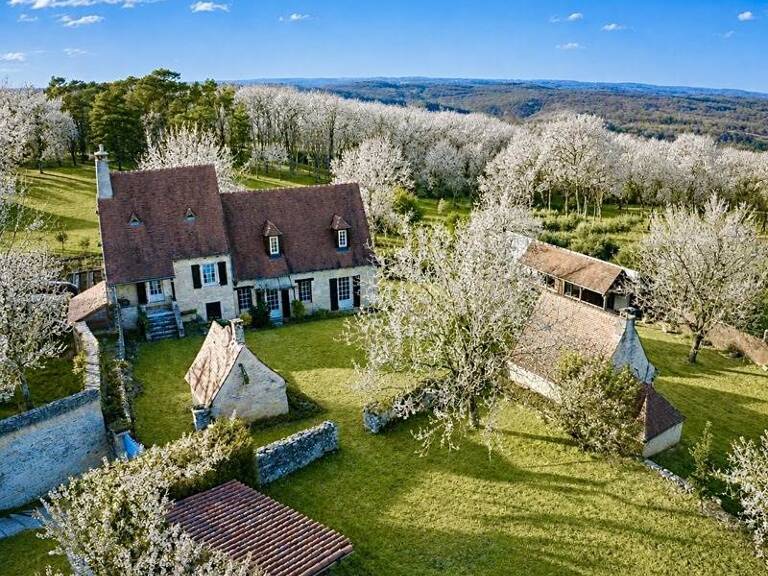 Maison en pierre de 4 pièces principales — photo 1