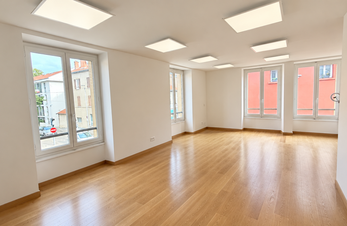APPARTEMENT IDEALEMENT SITUE A CRAPONNE — photo 2
