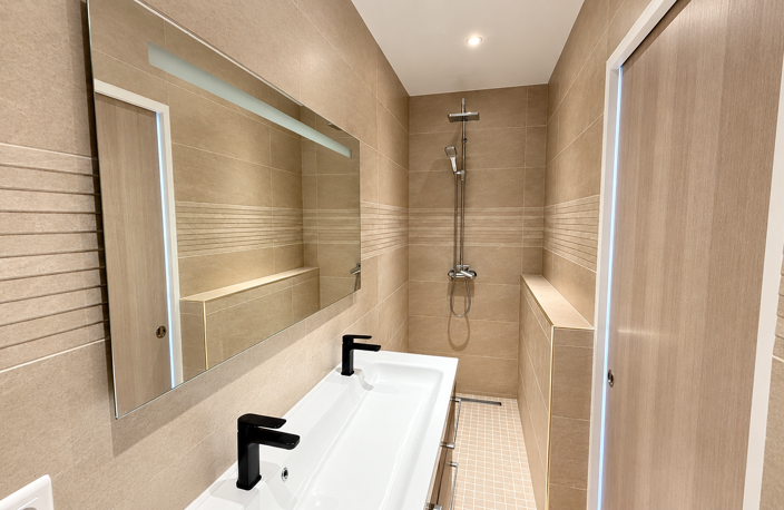 APPARTEMENT IDEALEMENT SITUE A CRAPONNE — photo 3