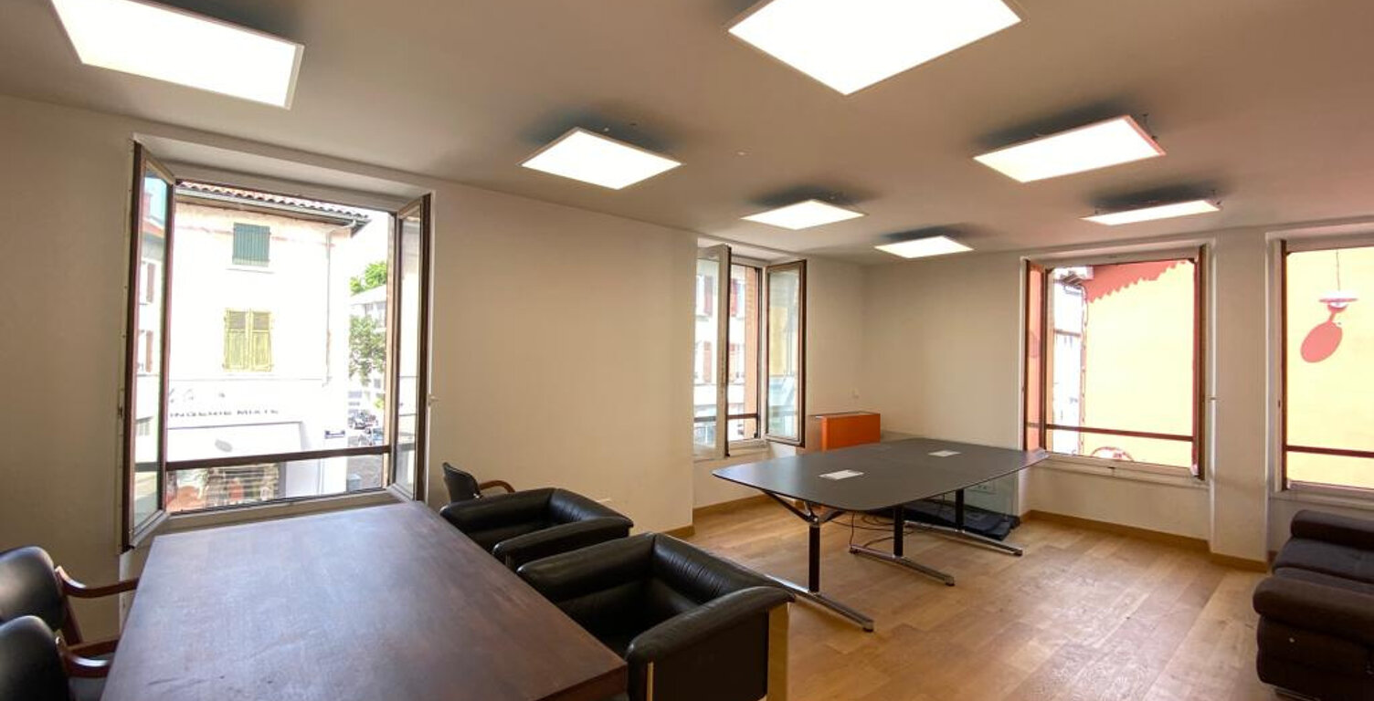 APPARTEMENT CONFORTABLE IDEALEMENT SITUE A CRAPONNE — photo 1
