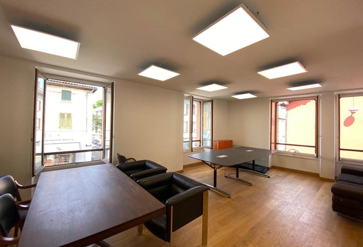 APPARTEMENT CONFORTABLE IDEALEMENT SITUE A CRAPONNE — photo 1