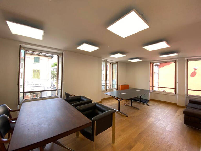 APPARTEMENT CONFORTABLE IDEALEMENT SITUE A CRAPONNE — photo 1