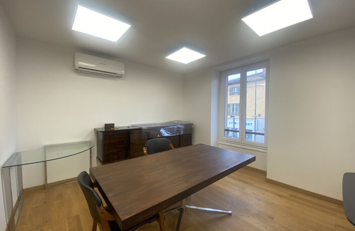 APPARTEMENT CONFORTABLE IDEALEMENT SITUE A CRAPONNE — photo 4