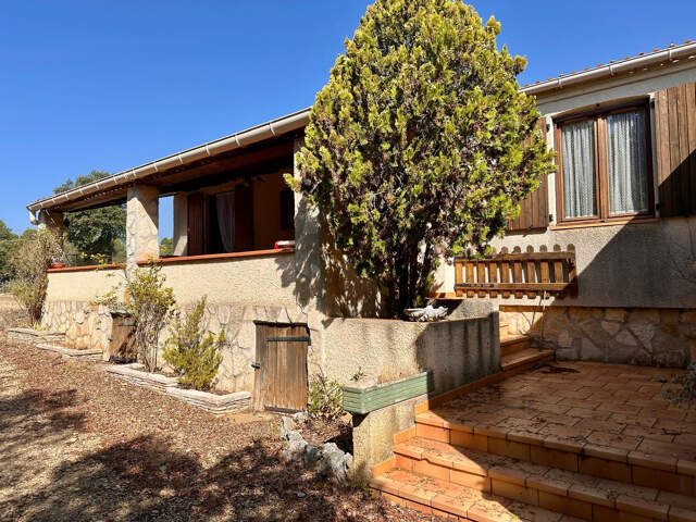 À Esparron-de-verdon, villa à acheter pour résidence princip — photo du bien