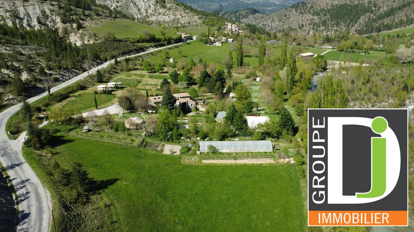 Villa / Maison  T9 à vendre Die 26150