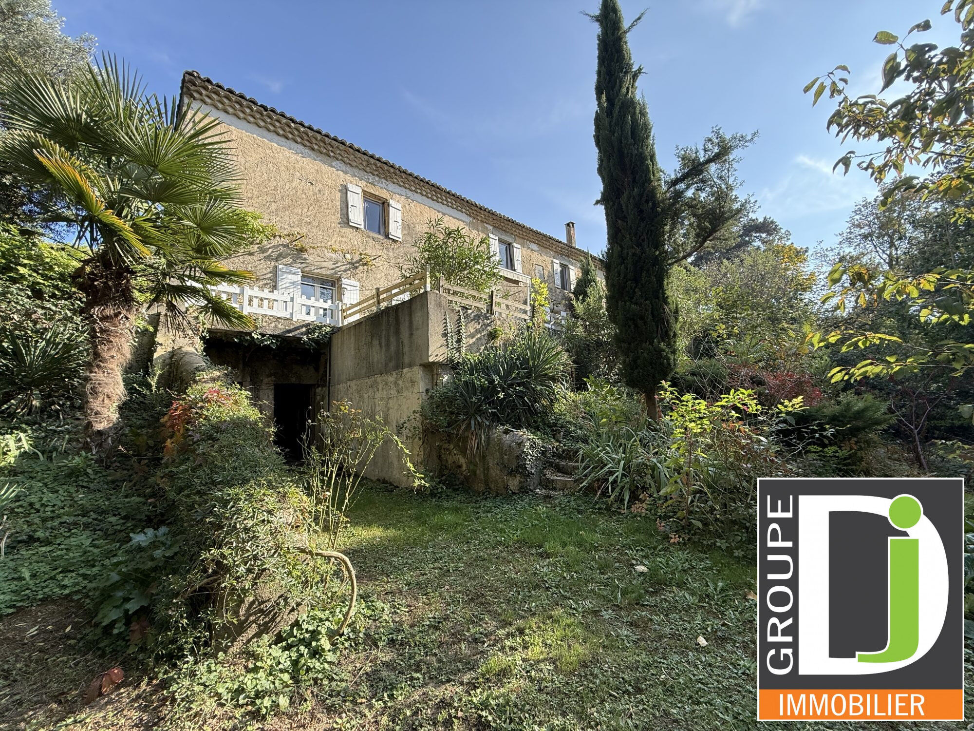 Villa / Maison  T7 à vendre Ambonil 26800