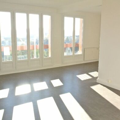 Appartement 3 pièces 738 €