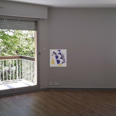 Appartement 4 pièces 855 €