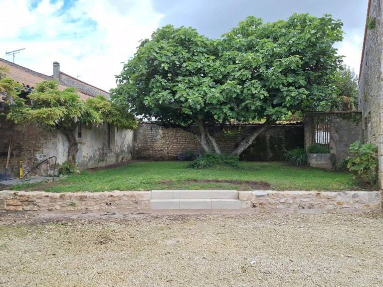 Maison ancienne à rénover avec jardin et chai — photo 1