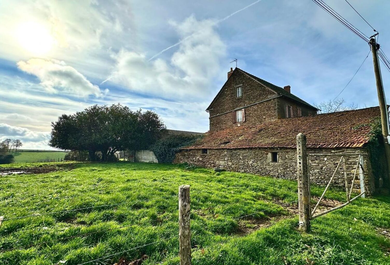 Ancien corps de ferme en pierre avec immense potentiel   — photo 1