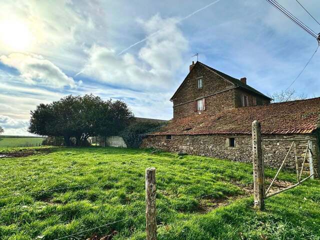Ancien corps de ferme en pierre avec immense potentiel   — photo du bien