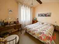 À Vendre : Élégante maison de ville avec vaste garage et cour intimiste à Sérignan — photo 4