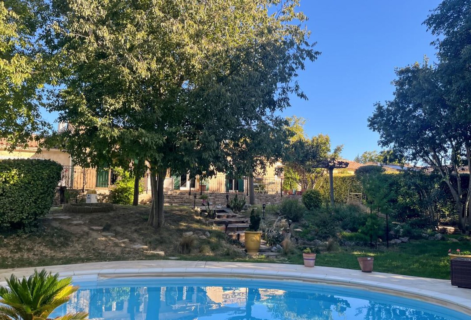 sur grand terrain avec piscine, villa de PP — photo 1