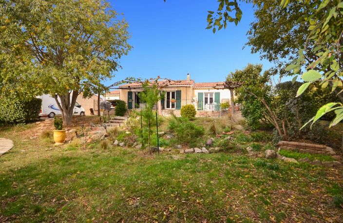 sur grand terrain avec piscine, villa de PP — photo 2