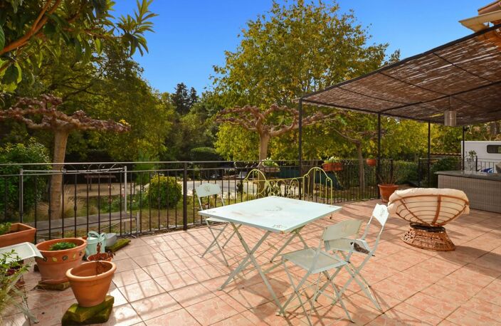 sur grand terrain avec piscine, villa de PP — photo 3