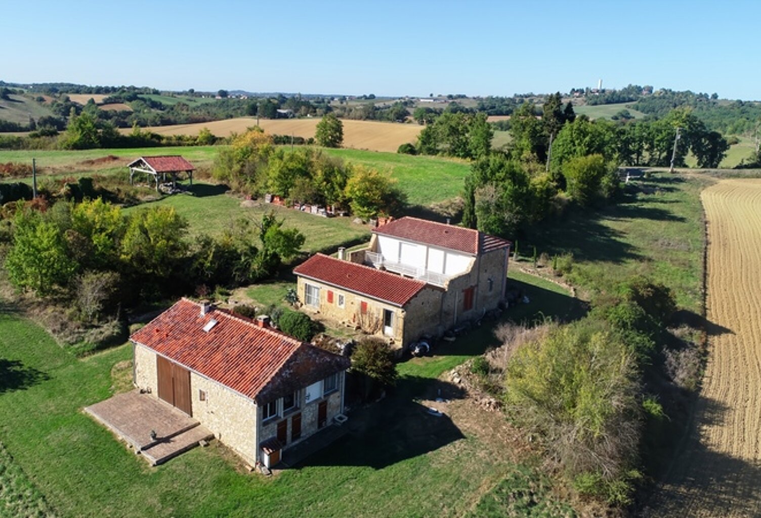 Dpt Gers (32), à vendre proche de LUPIAC- Ensemble de 3 maisons -  P6 de 187 m² - Terrain de 29366  m2 — photo 1