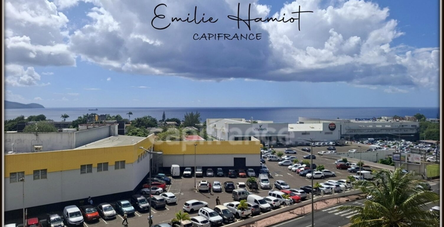 À LOUER – Local professionnel avec vue mer – Fort-de-France, Batelière (Immeuble Le Panorama) — photo 1