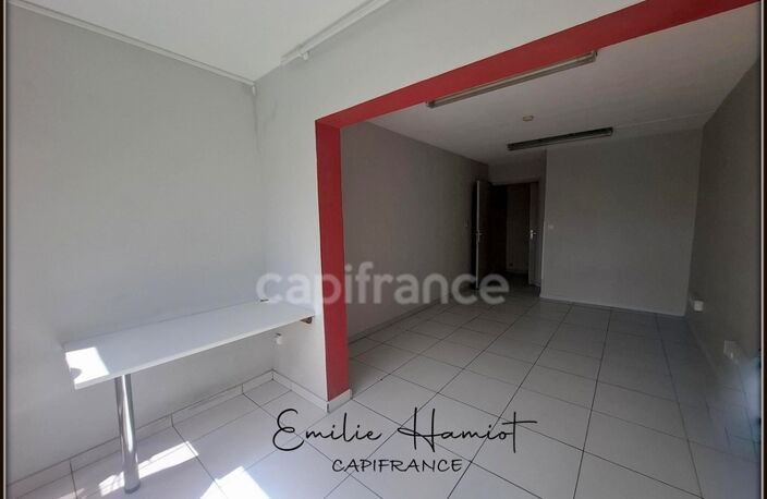 À LOUER – Local professionnel avec vue mer – Fort-de-France, Batelière (Immeuble Le Panorama) — photo 2